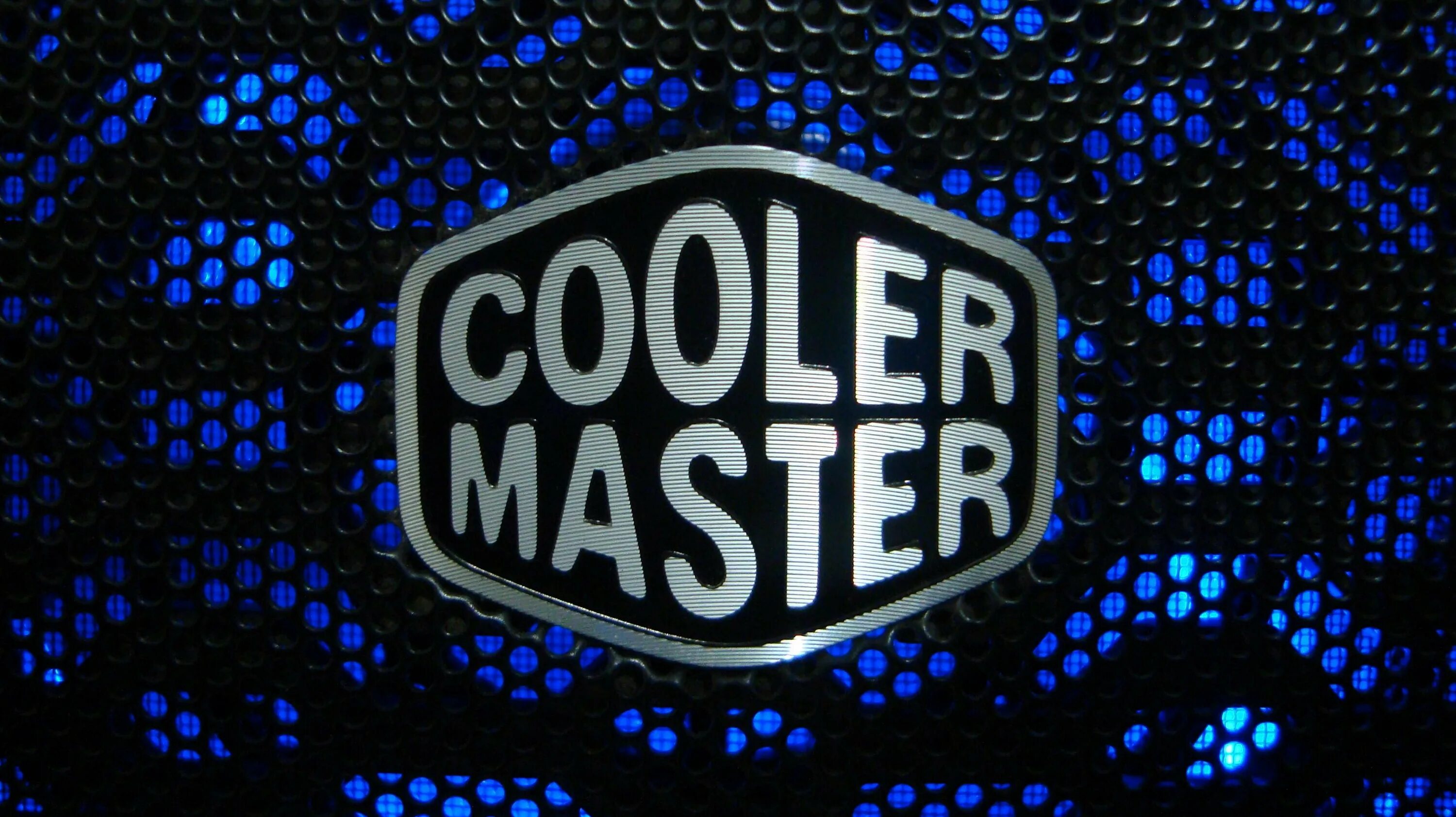Cool холодно. Cooler Master лого. Coolermaster обои. Cooler Master заставка. Кулер мастер логотип.