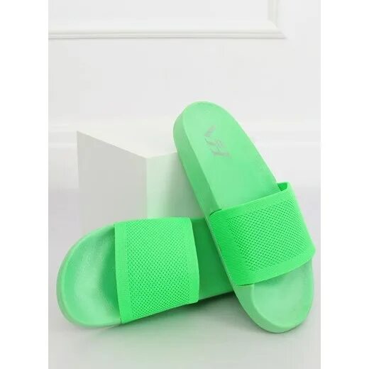 Maje зеленые шлепанцы. Givenchy мужские шлепки коллекция 2018. Зеленые шлепанцы. Шлепки пляжные женские брендовые. Terranova шлепанцы салатовые.