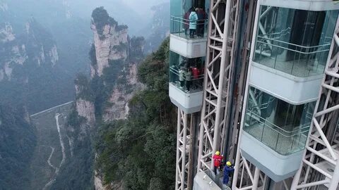 Самый высокий внешний лифт в мире находится в Китае, а называется он "...