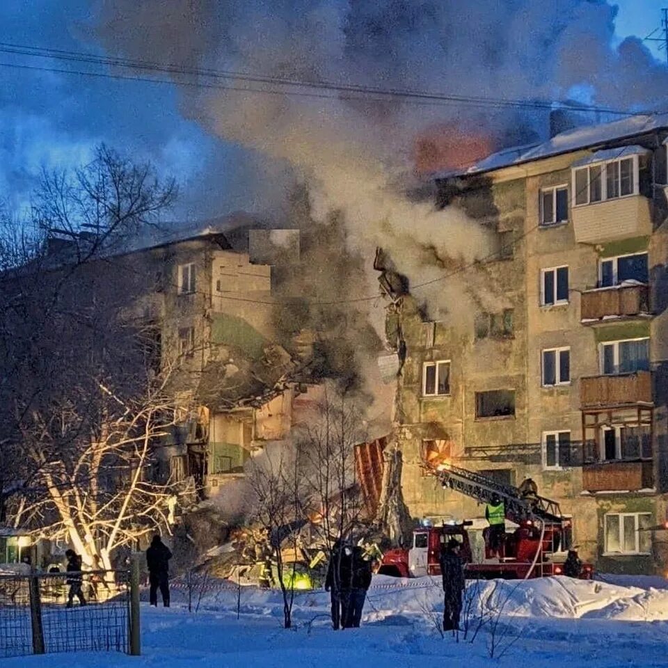 Что случилось в доме сегодня. Линейная 39 Новосибирск взрыв газа. Взрыв газа в Новосибирске 09.02.2023. Взрыв дома 09.02.2023 в Новосибирске. На линейной в Новосибирске взорвался ГАЗ.