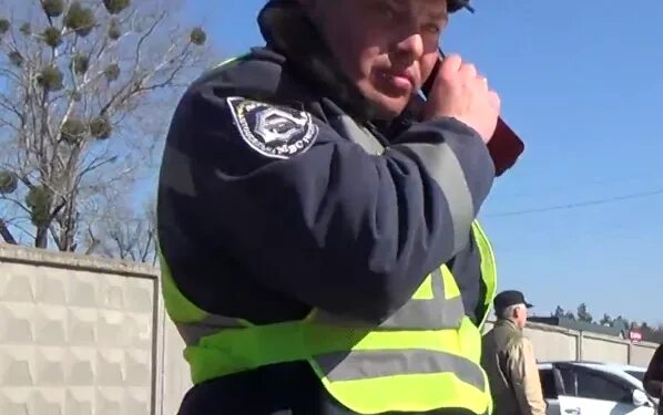 Начальник гаи славянска на кубани. Начальник гибдд славянск на кубани. Обыск гаишниками бмв задние сиденья. Гаи славянск. Гаишник кубань.