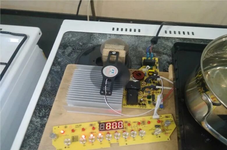 Индукционная панель катушка. Стекло для индукционной плиты kitfort. Электрическая варочная панель neff t14t90n0. Слайдерное управление варочной панели. Индукционная варочная панель xiaomi.