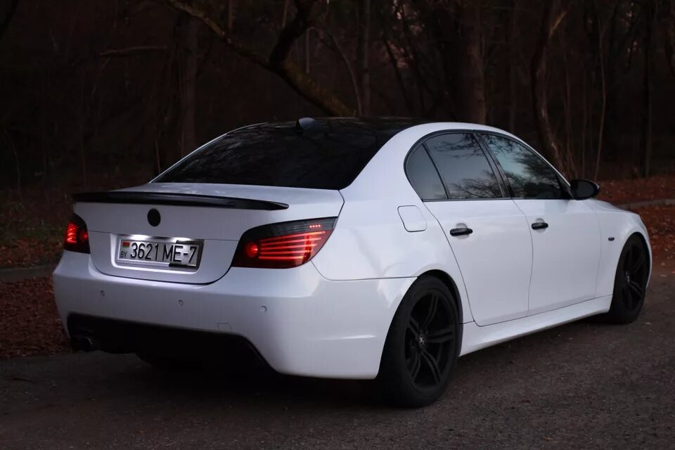 BMW e60 белая. BMW 5 e60 белая. BMW m5 e60 белая. БМВ м5 е60 белая.