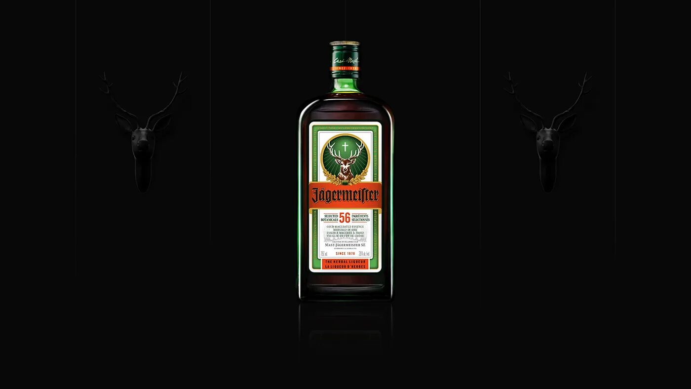 Jagermeister 1l. Черный Ягер Егермейстер. Егермейстер 1 литр. Ликер Егермейстер 50мл. Егермейстер литр купить