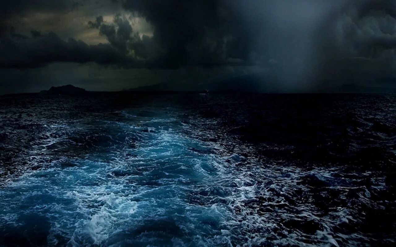 Темный шторм. Тёмное море Геншин. Ночное море. Море шторм. Мрачный океан.