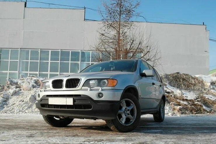 Bmw x5 е53. Bmw x5 e53 дорестайл. Бмв х5 53 кузов. На бмв из х5 машины капот с. Открыть бмв х5 е53.