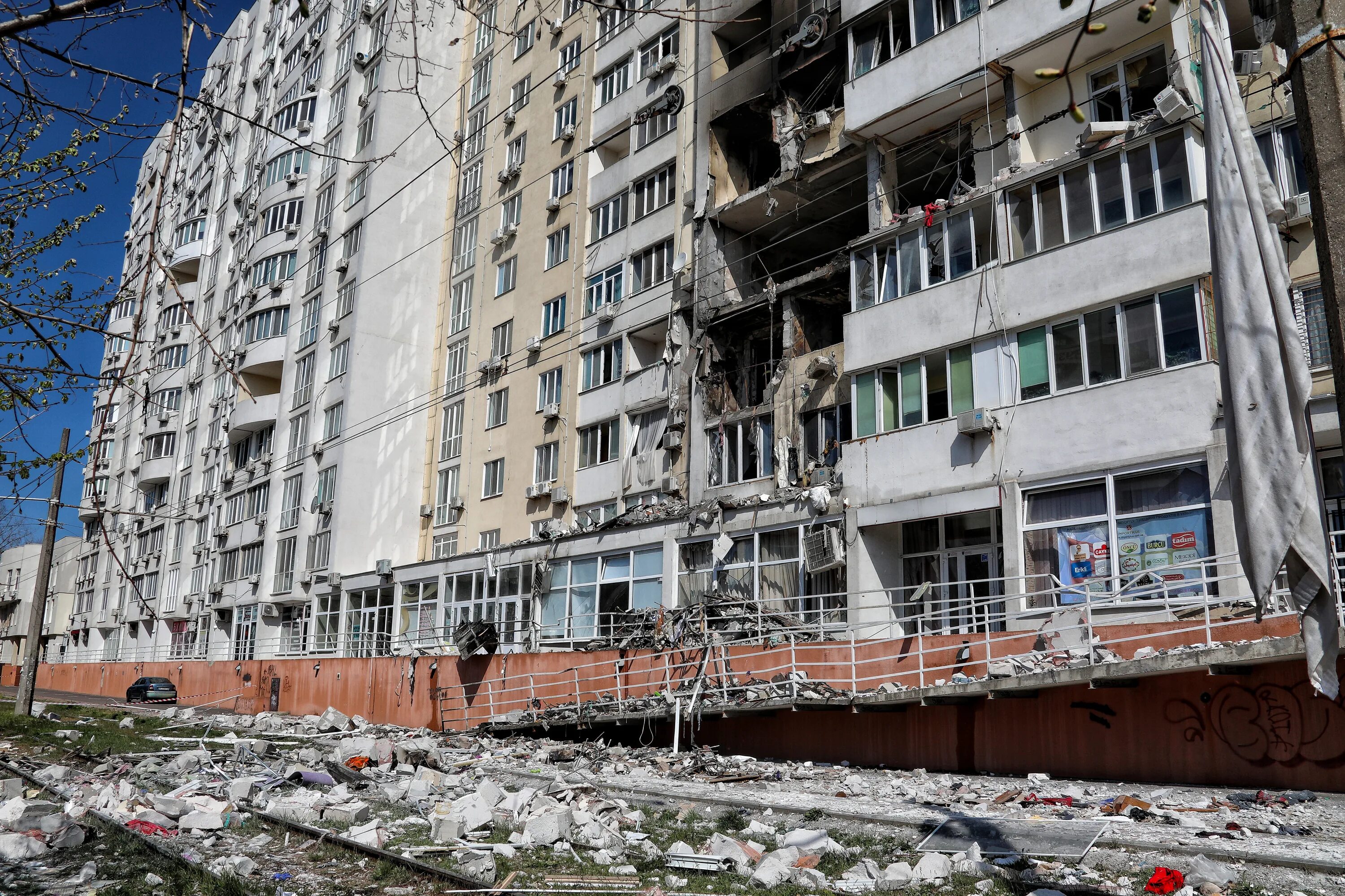 Разрушенный дом в одессе. Разрушение дома. Жилой дом. Пятиэтажки в Одессе.