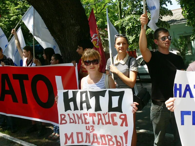 В Молдове против НАТО. Молдавия НАТО. Кишинев против НАТО. Моддовани против России.