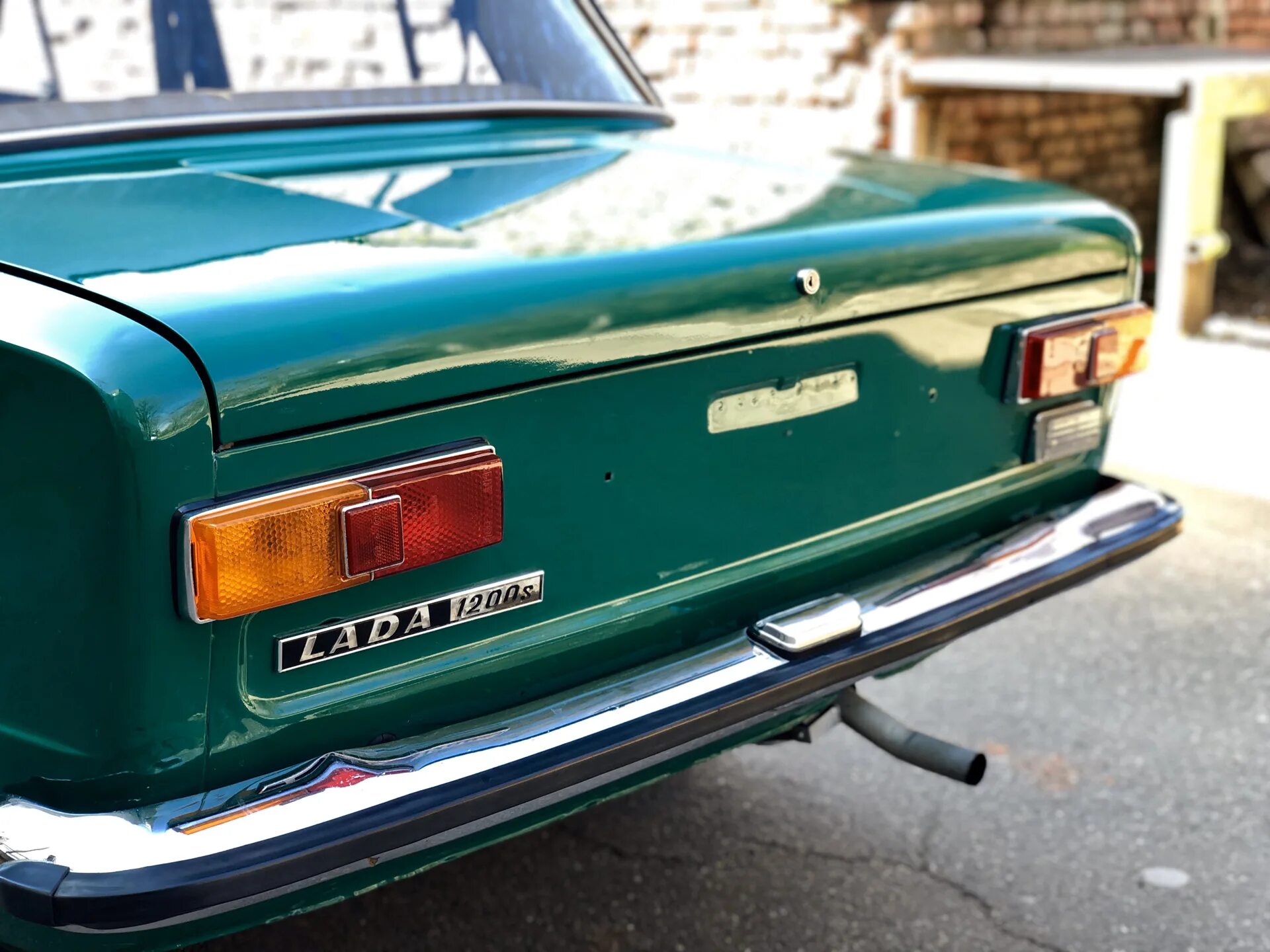 Лада 2105 без бампера. Оригинальные бампера ваз. Ваз 21013 сзади. 2106-2803052-10_накладка бампера 2106 (правая). Бампер ваз 2106.