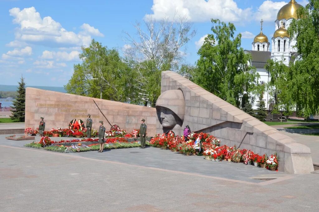 монумент вечный огонь самара. вечный огонь самара. возложение цветов 23 февраля. монумент вечный огонь самара. вечный огонь самара.