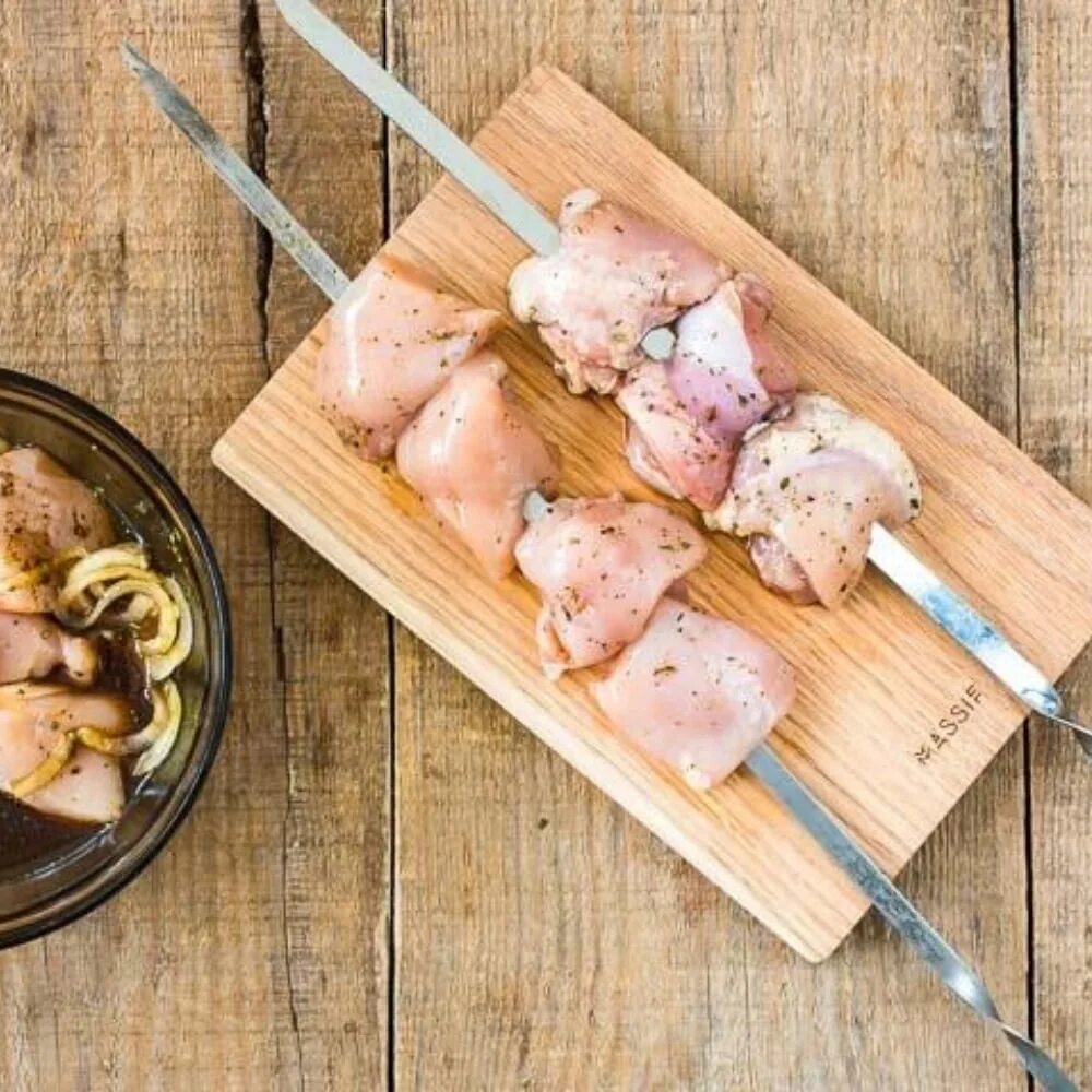 Шашлык из бедрышек. Шашлык куриный. шашлык куриное филе. бедро куриное шашлык. филе бедра шашлык.