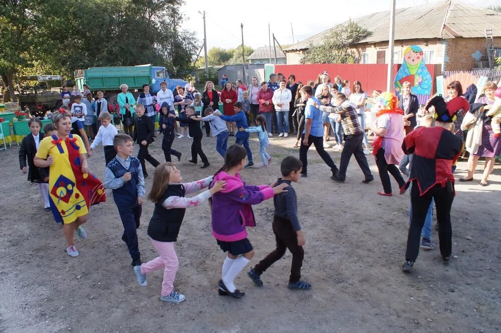 Долгий буерак саратовская область. Вольский р он широкий буерак интернат. Село широкий буерак саратовская область саратовский район. Широкий буерак вольский район. Погода широкий буерак вольский.