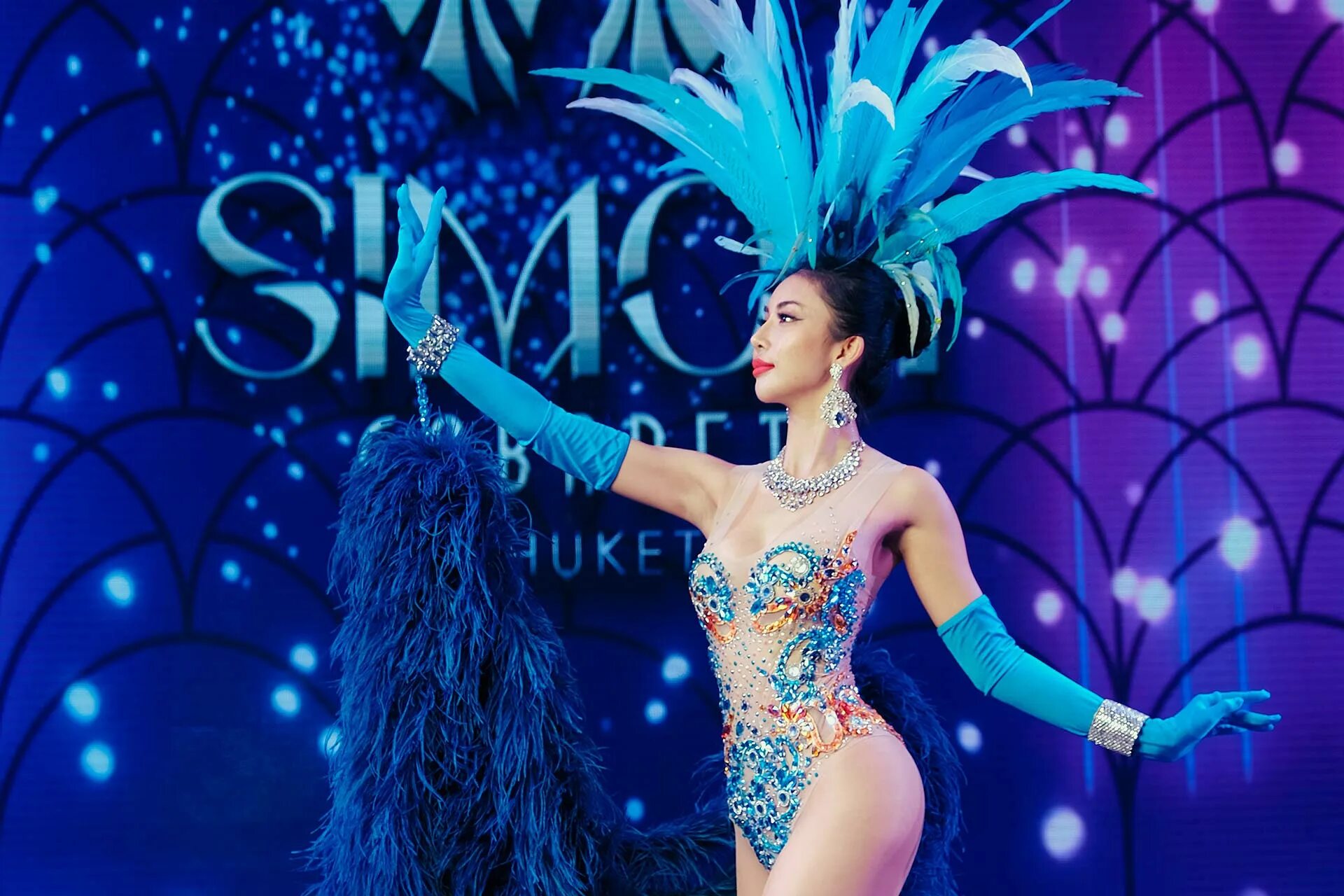 Phuket fantasea парк. Фэнтези шоу пхукет. Фэнтези шоу пхукет. Шоу карнавал пхукет. Кайминь шоу.