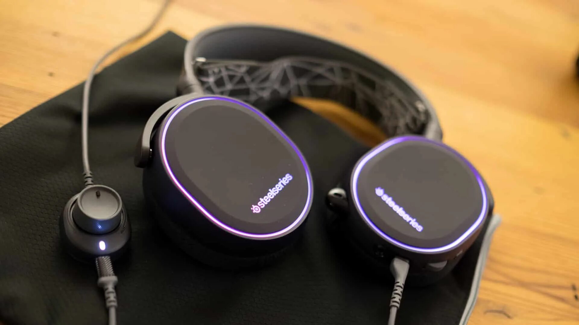 Наушники стилсериес арктик 5. Наушники steelseries arctic 5 2019. Наушники steelseries arctic 5. Steelseries arctis 5 белые. Steelseries arctis микрофон.