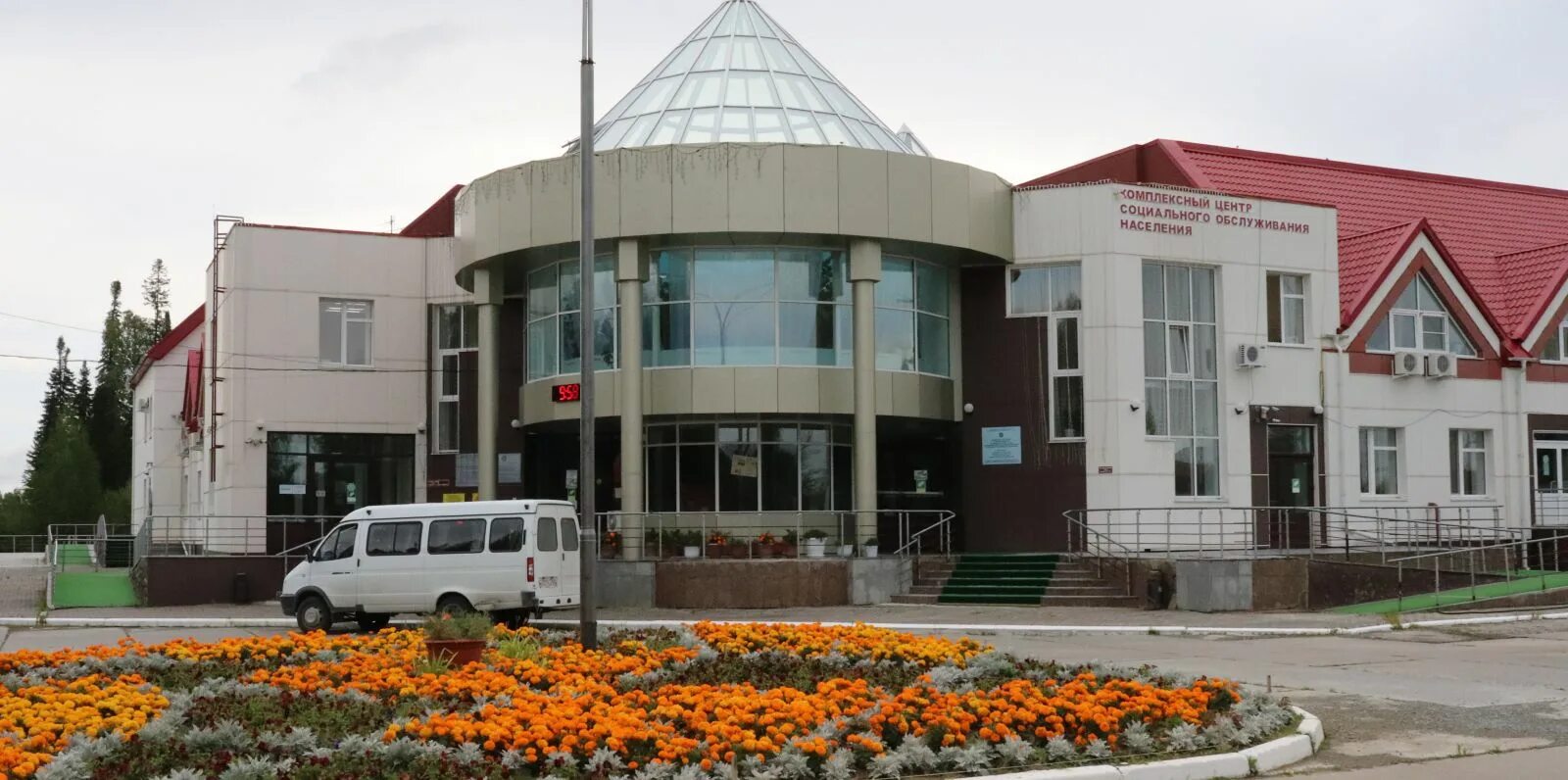 Аэропорт междуреченск. Школа пгт междуреченский кондинский район. Междуреченский хмао дворец культуры. Междуреченский кондинский район хмао. П междуреченский кондинский.