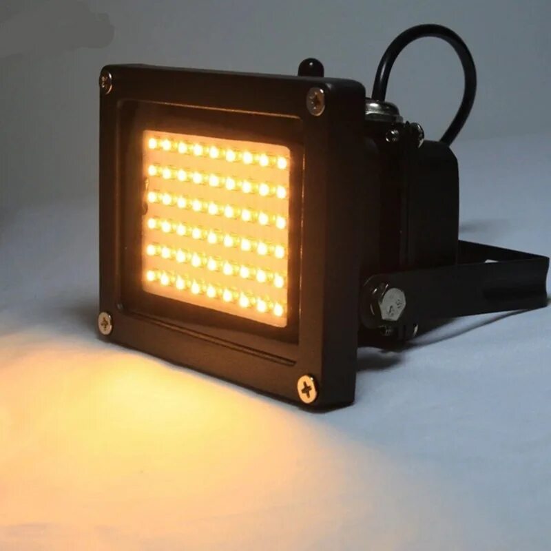 Прожектор желтый свет 10 w. Прожектор светодиодный теплый свет. Прожектор теплый свет 220. Прожектор теплого свечения. Прожектор теплый свет