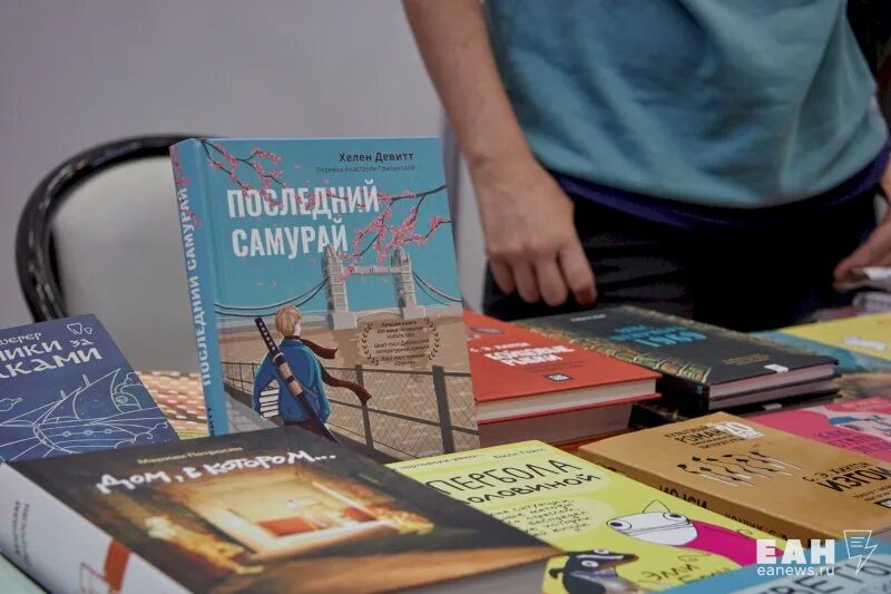 Леворукие книготорговцы. Карта книжного фестиваля. Тема книжного фестиваля. Книжный фестиваль в Дублине билет. Представили новую книгу