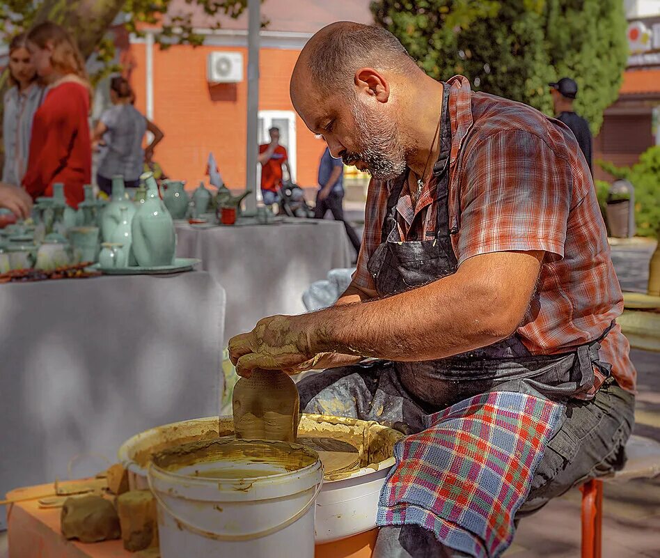 Гончар фото. Алик гончар. Гончар фото. Гончар сайт. Гончарное дело на руси.
