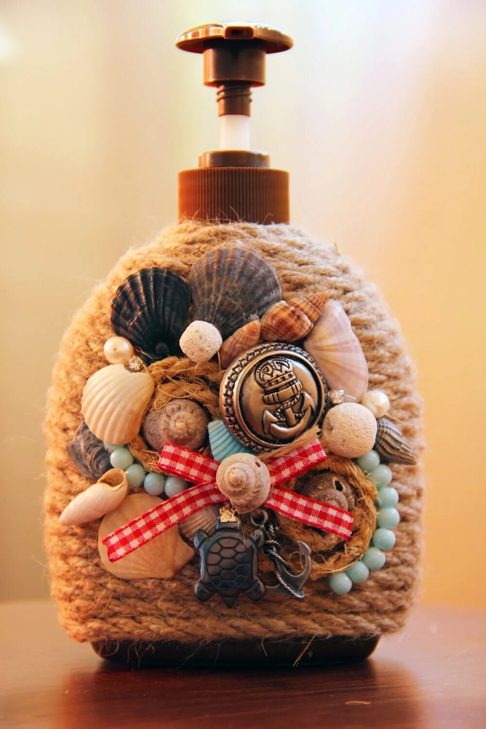 изделия хенд мейд своими руками. креативное рукоделие. идеи подарков. украшение одежды пуговицами. материалы для хендмейда.