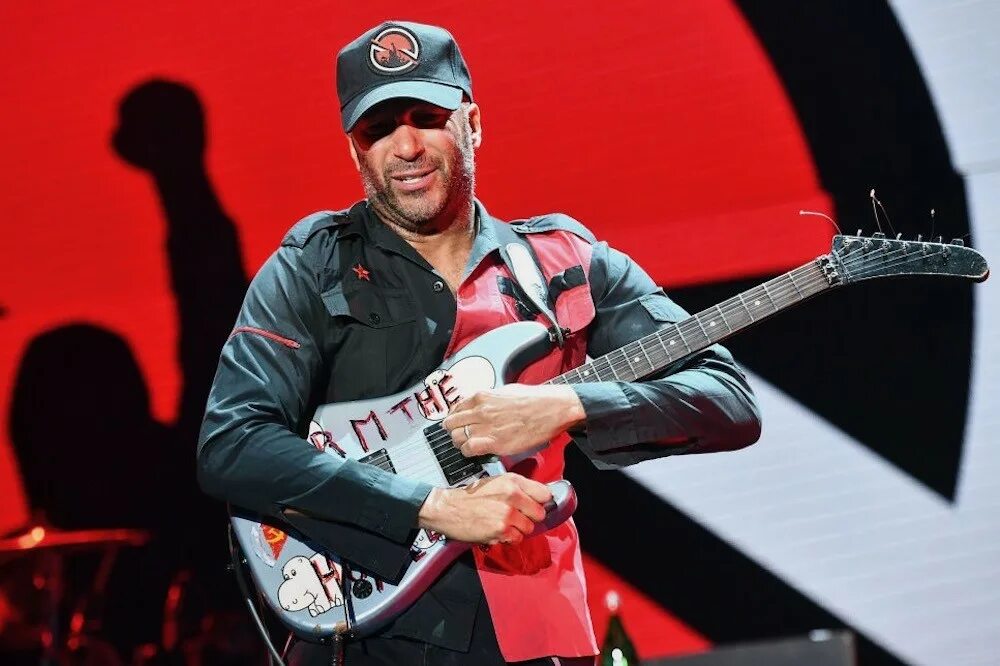 Том морелло гитарист. Rage against the machine том морелло. Tom morello песни. Гитарист ratm. Tom morello песни.