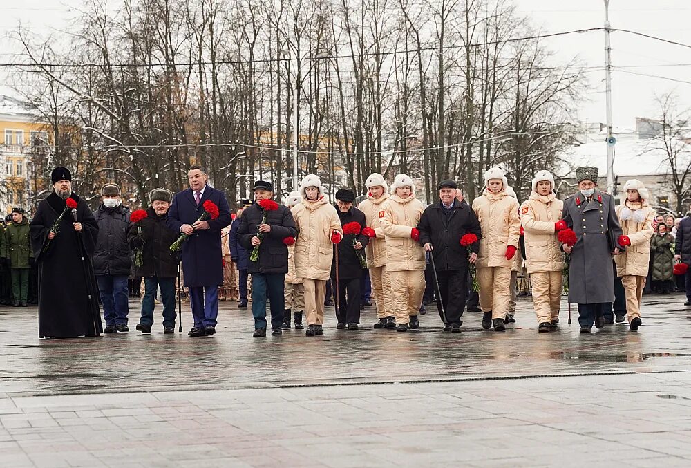 80 летие освобождения города. День освобождения Калинина возложение цветов у обелиска. Возложение цветов Тверь. Освобождение Твери. День освобождения Твери.