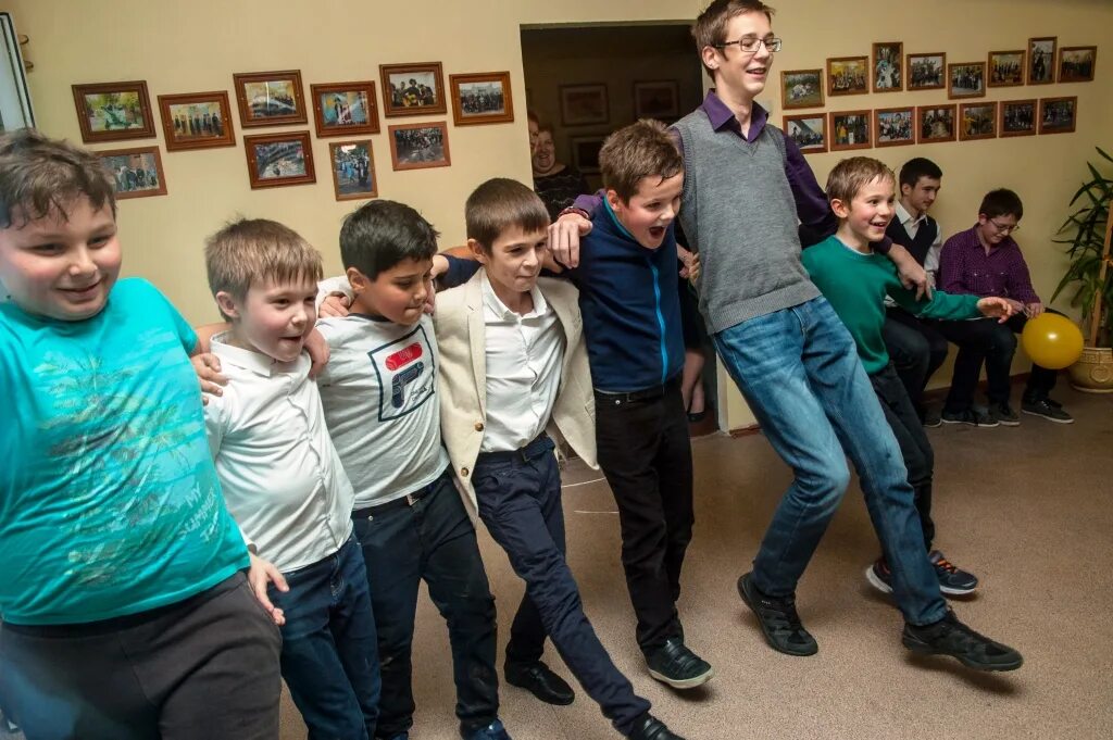 Школа кладезь. Московская 2в фрязино. Частная школа москва кладезь учителя. Кладезь школа фотографии. Кладезь москва.