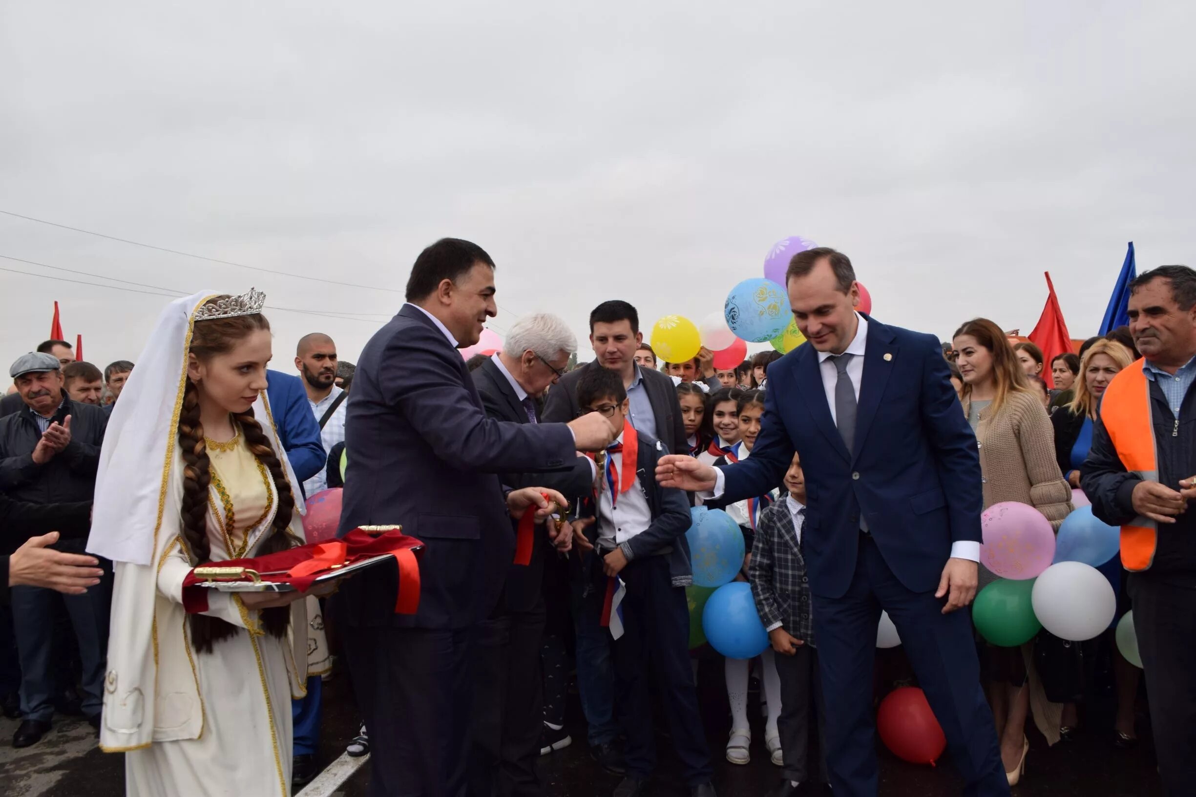 Дагестан магарамкентский район самур. Магарамкентский район селение гелияр. Село самур магарамкентского района. Митинг мискинджа. Село самур магарамкентского района.