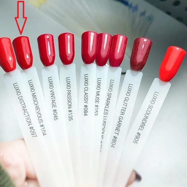 Название цветов лака. Люксио красные оттенки. Luxio Jelly Red гель лак. Luxio гель лак палитра. Luxio 705 палитра.