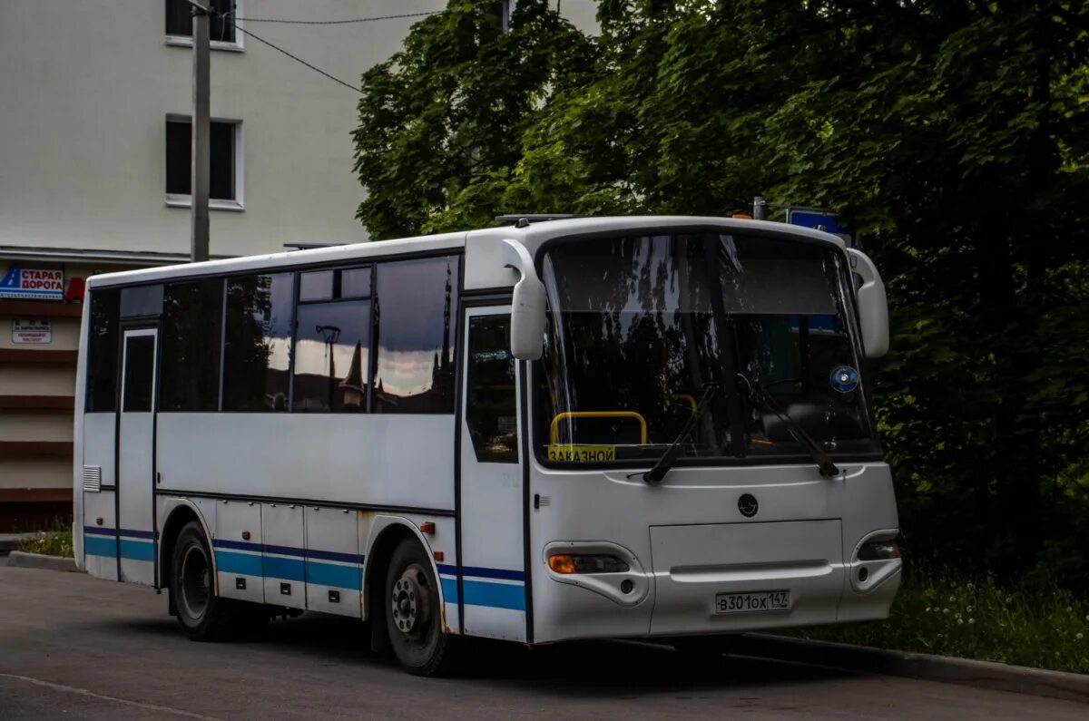 525 автобус гатчина. Кавз 4235. автобус кавз 4235-42. кавз 4235-42 шины. кавз 4235-42 автобус расположение мест.