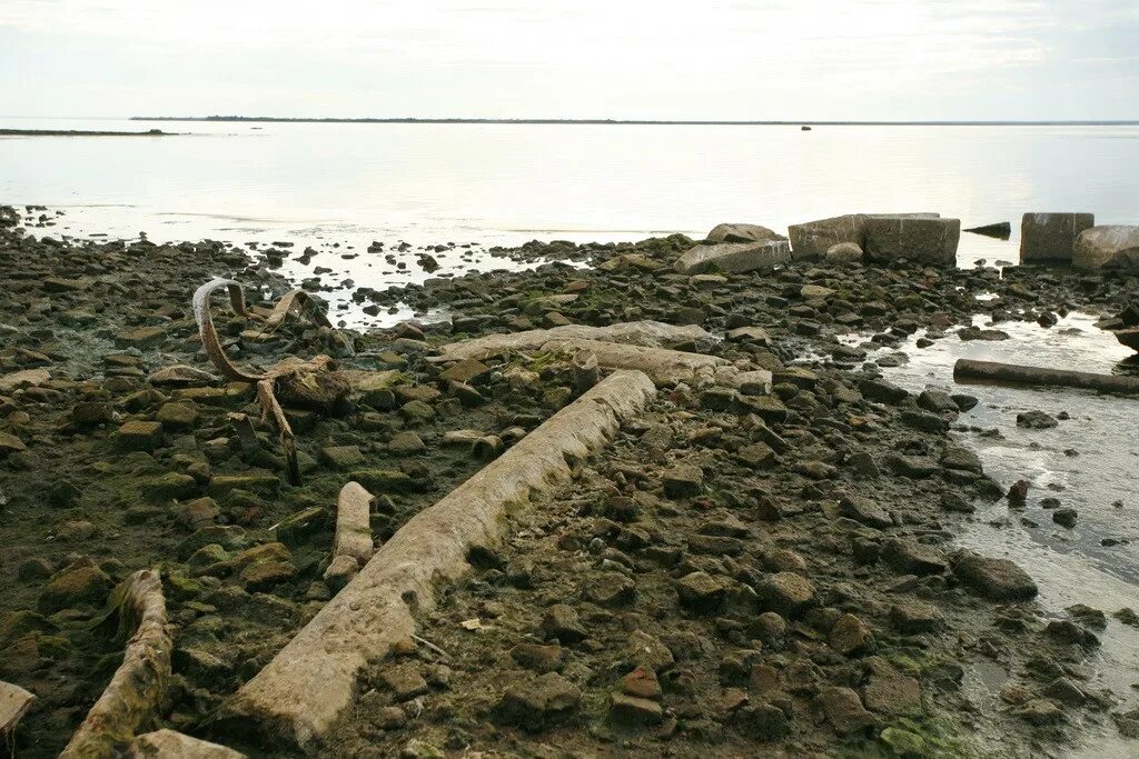 Рыбинское водохранилище затопленный город Молога. Рыбинск затопленный город Молога. Рыбинское водохранилище город Молога. Рыбинское водохранилище затопленное кладбище.