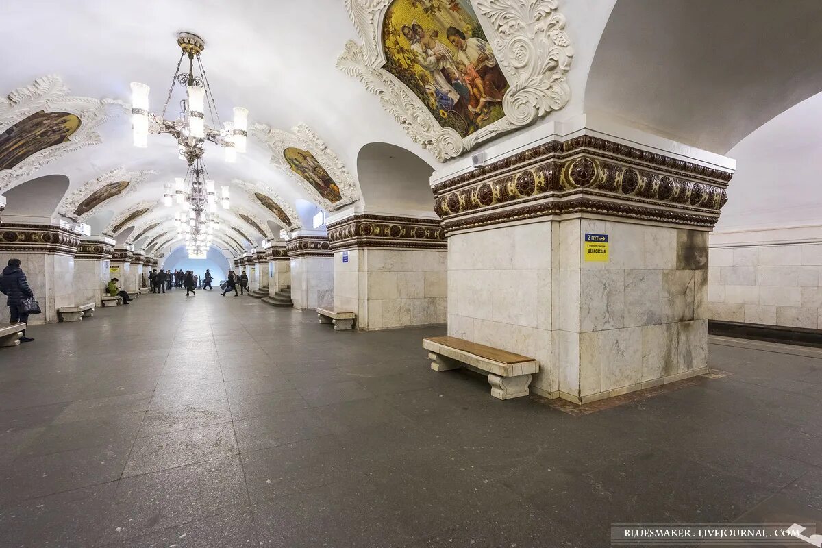 Какая линия арбатско покровская. Московский метрополитен Арбатско-Покровская линия. Метро Арбатско Покровская. Станция метро Арбатская Арбатско-Покровской линии. Арбатская метро Арбатско Покровской линии.