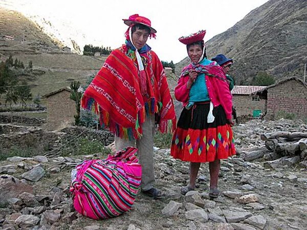 Быт и традиции южной америки. Пончо индейцев Южной Америки. Кечуа Южной Америки. Пончо Чили. Национальный костюм Перу.