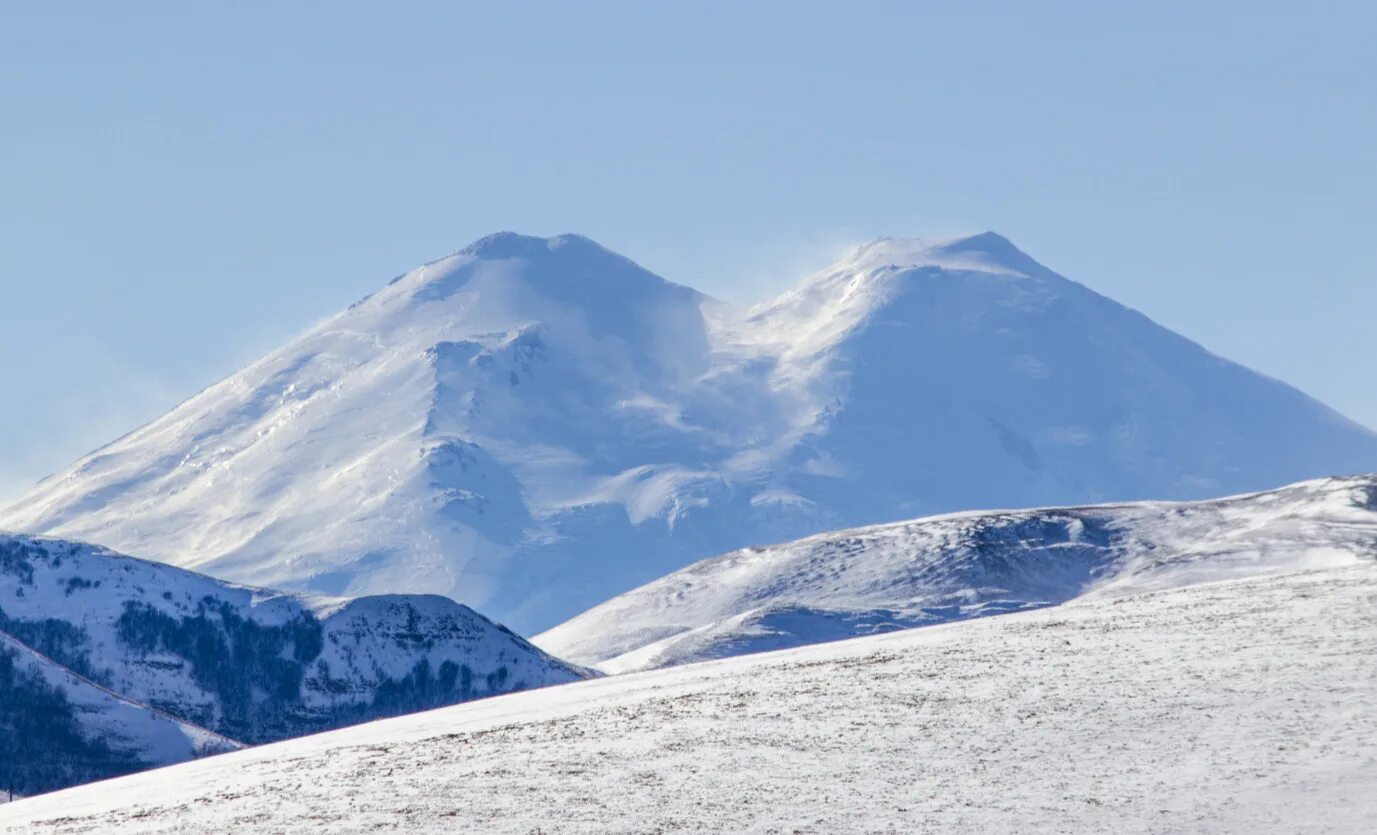 Архыз горнолыжный курорт. Гора баран в кисловодске 2020. Горнолыжный курорт гора баран кисловодск. Эльбрус чегет горнолыжный курорт. Горнолыжный курорт сосновый рай.