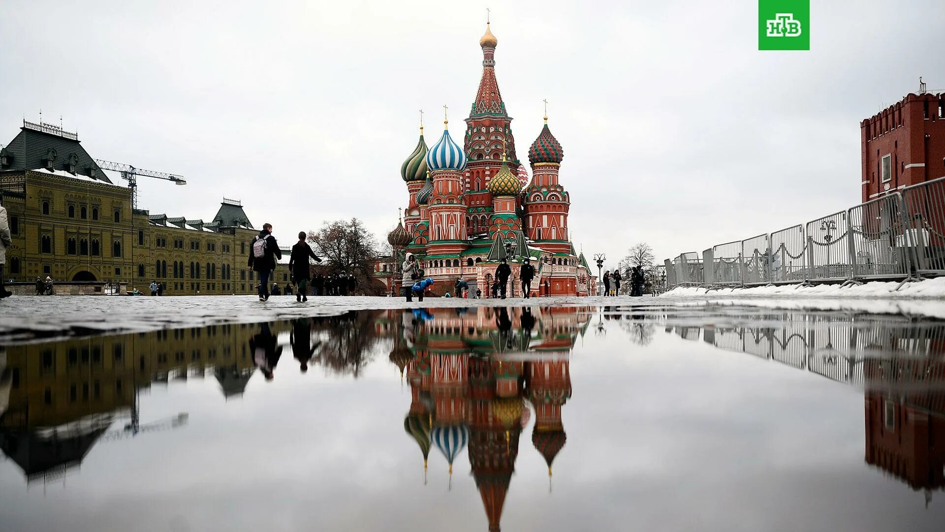 Потепление в москве в декабре. Храм Василия Блаженного слякоть. Москва весной. Оттепель в Москве.