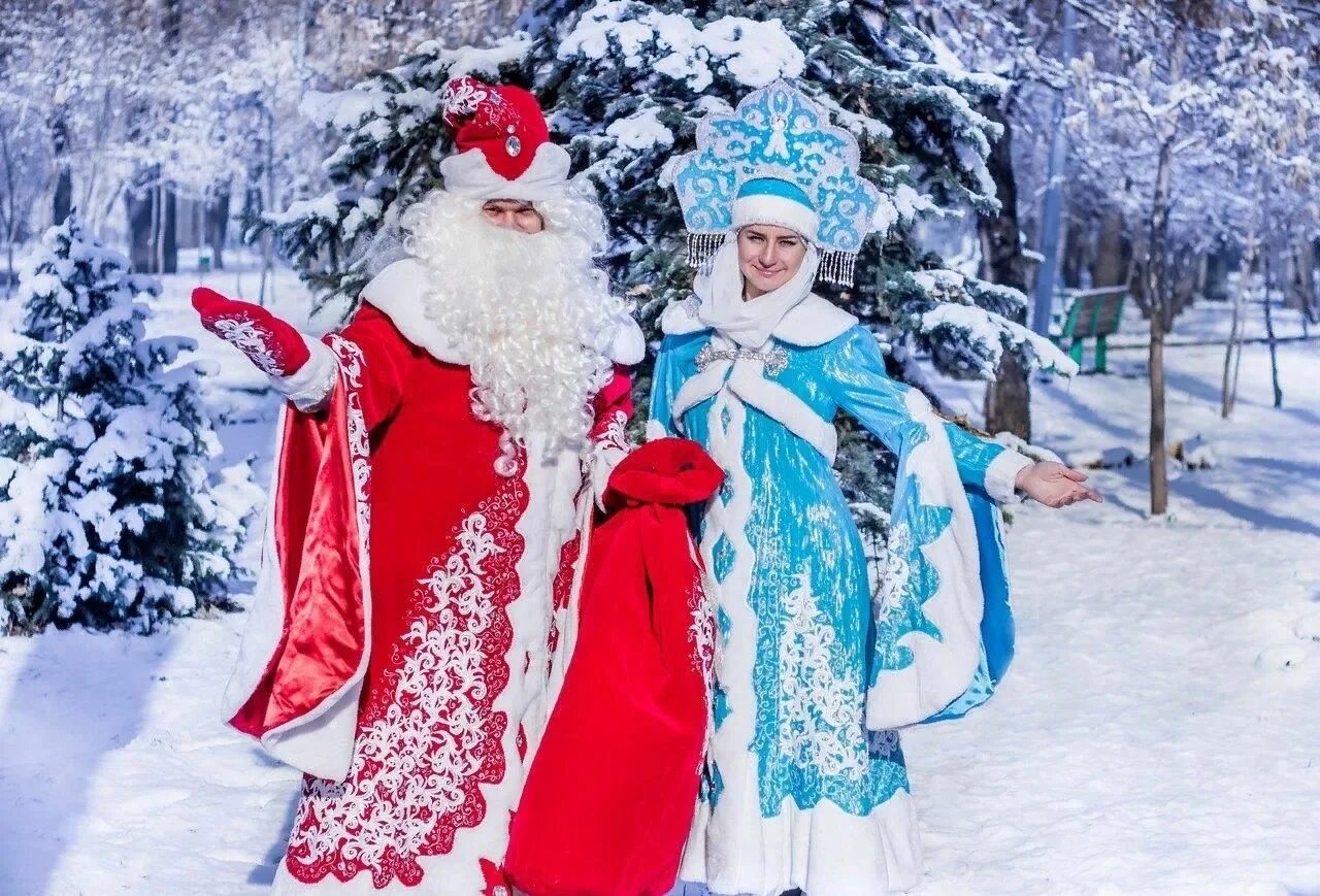 Фото деда мороза и снегурочки. Дед Мороз и Снегурочка. Лел Мороз и Снегурочка. Дед Мороз со снегурочками. Дед Мороз и Снегурочка фотосессия.