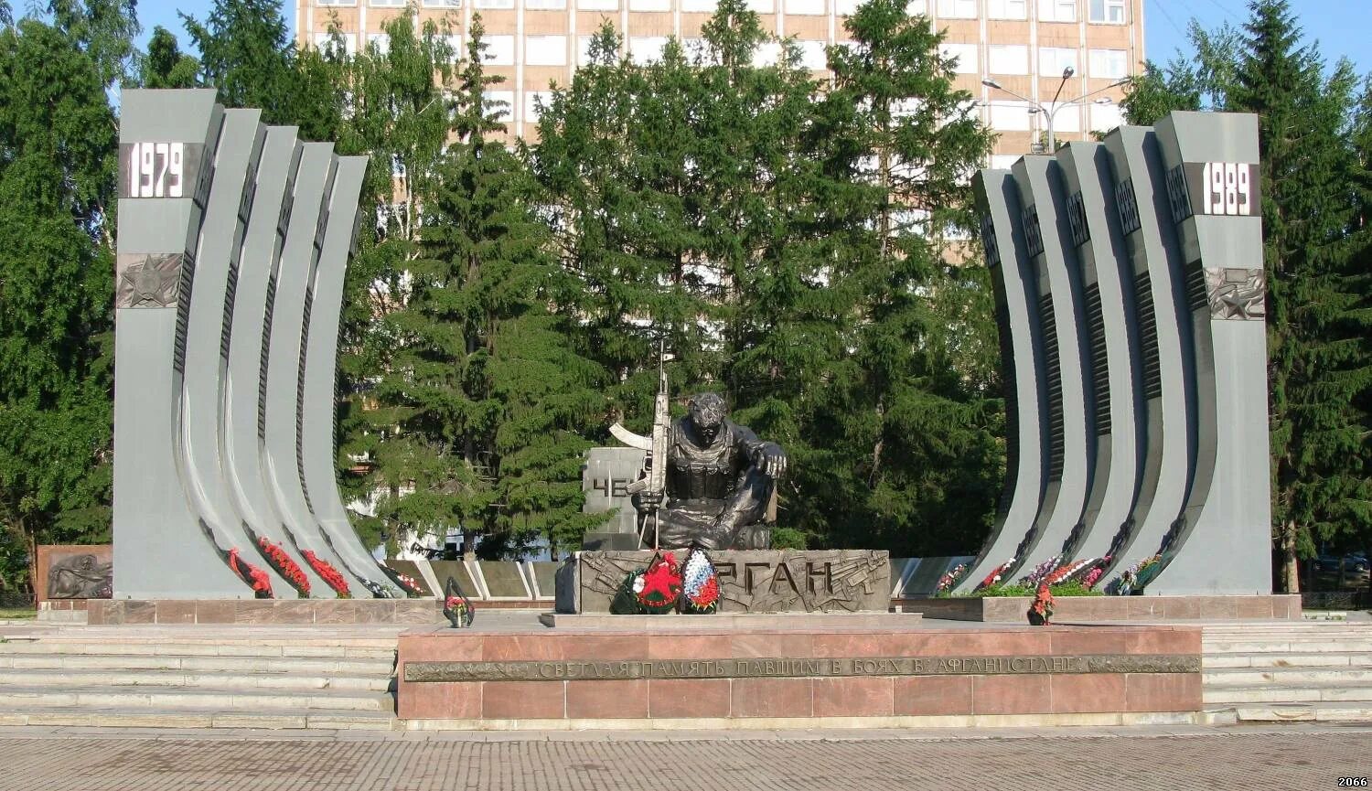 Мемориала черный тюльпан. Чёрный тюльпан екатеринбург. мемориал черный тюльпан екатеринбург. афганистан обелиск чёрный тюльпан екатеренбург. чёрный тюльпан - памятник павшим в боях в афганистане.