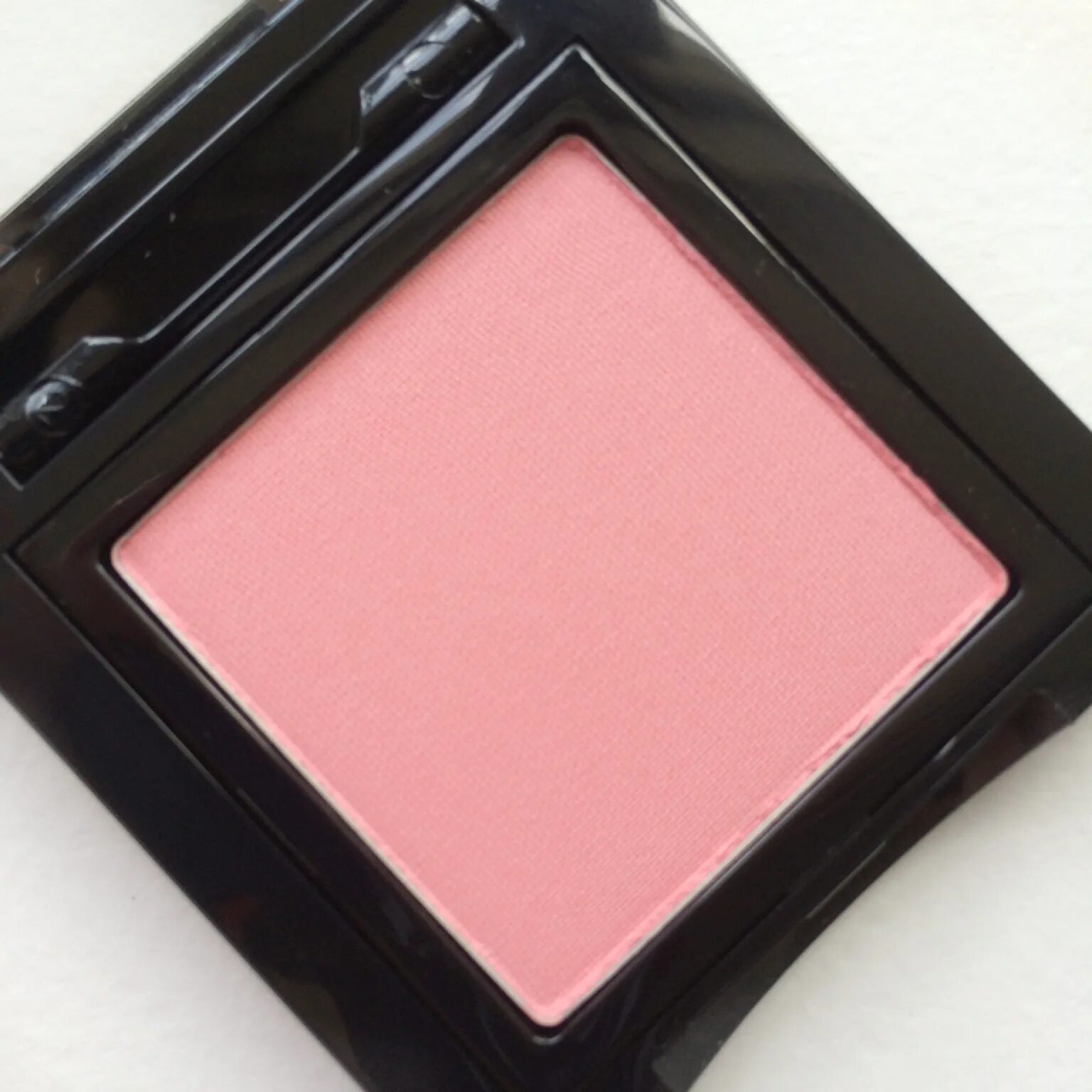 Blush brown. Bobbi Brown румяна Coral. Bobbi Brown pretty Coral румяна. Bobbi Brown blush Coral Sugar. Румяна Bobbi Brown Coral Sugar.