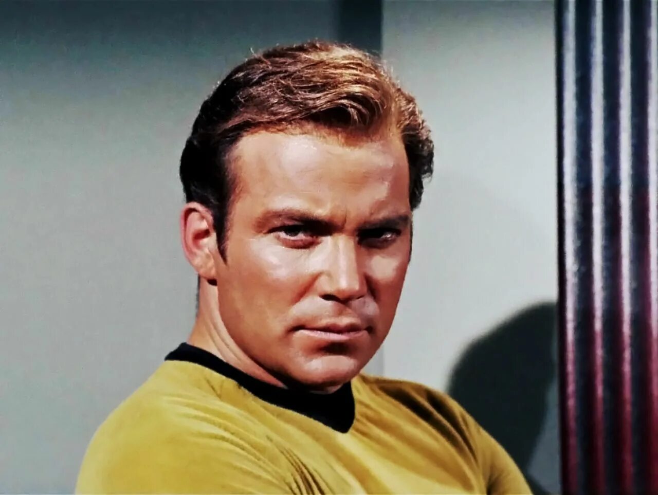 Клинок ночи. Уильям шетнер звездный путь. Капитан кирк 1966. Спок и кирк. Кирк перевод.