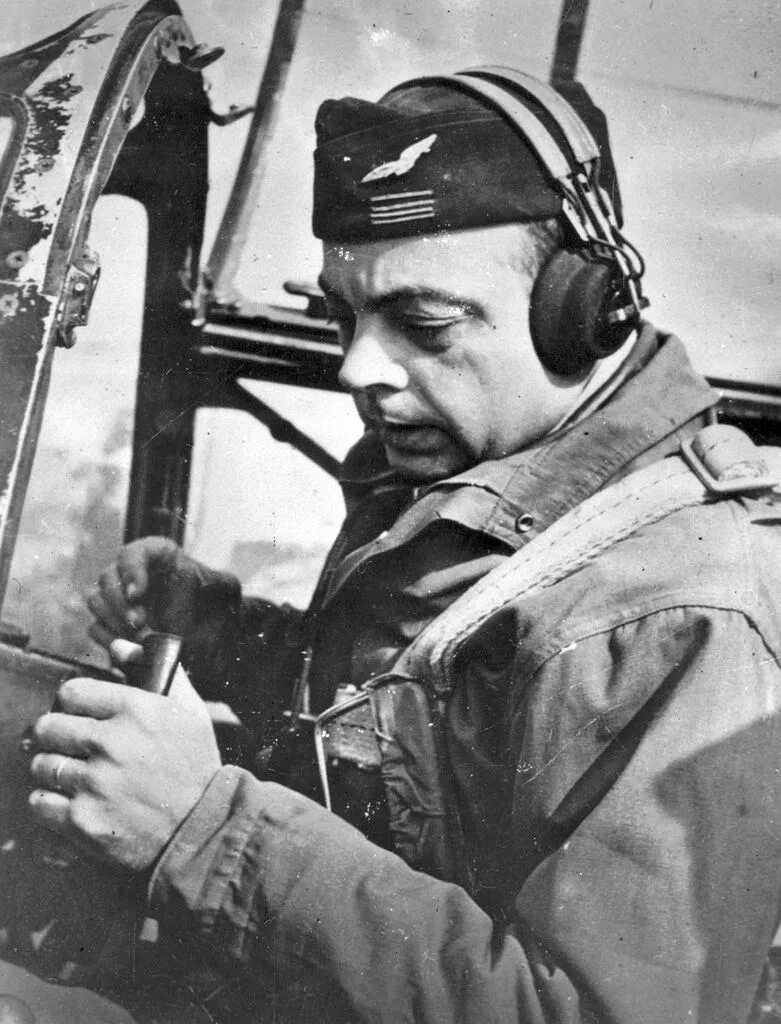 Антуан де сент экзюпери. Антуан де сент-экзюпери военный лётчик. антуана де сент-экзюпери (1900–1944). антуан де сент-экзюпери фото.