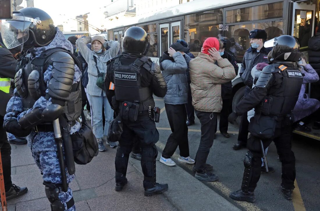 Митинг на Невском проспекте. Протесты в Питере. Пр полиция. ЗАКС.ру протест задержания. Митинг проспект