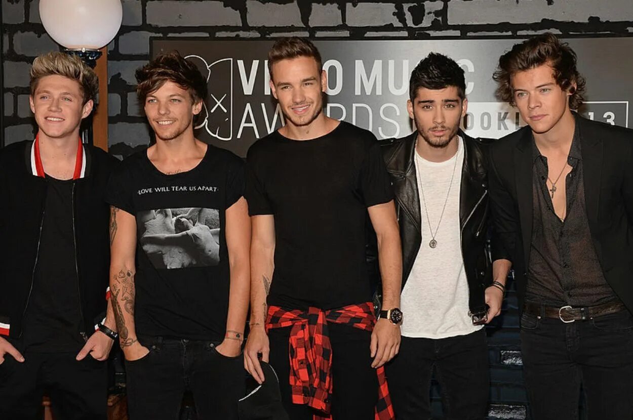 Эмма робертс мы миллеры. The were we d. Фильм one direction это мы. The were we d. 1d группа участники.