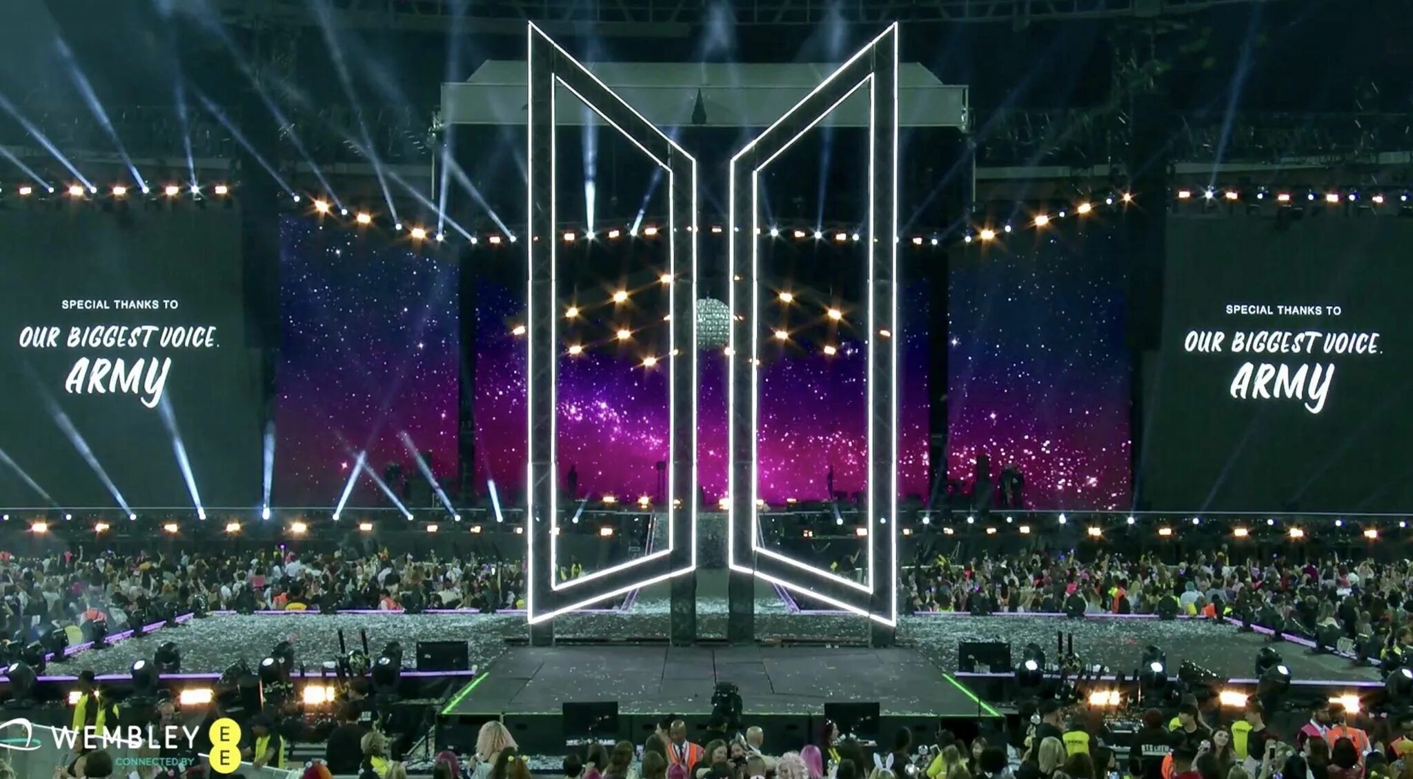 Концерт bts 2024. Стадион Wembley BTS. Концерт БТС Love yourself 2019. BTS концерт 2019 Love yourself. Концерт БТС В Лондоне на стадионе Уэмбли 2019.