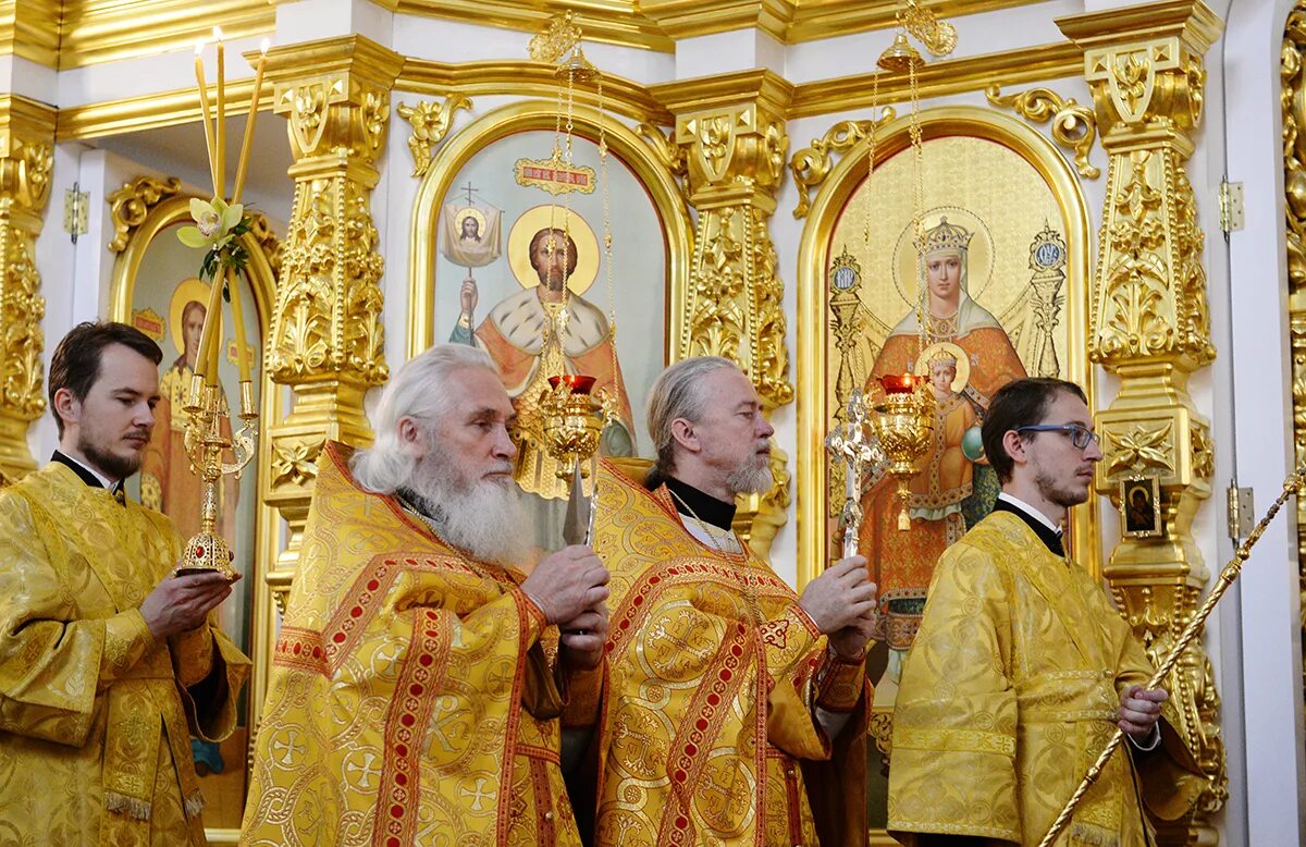 патриарх кирилл в ижевске. свято михайловский свято михайловский собор внутри полы. служба в свято михайловском соборе ижевск. расписание свято троицкого храма ижевск. михаило-архангельский кафедральный собор ижевск.