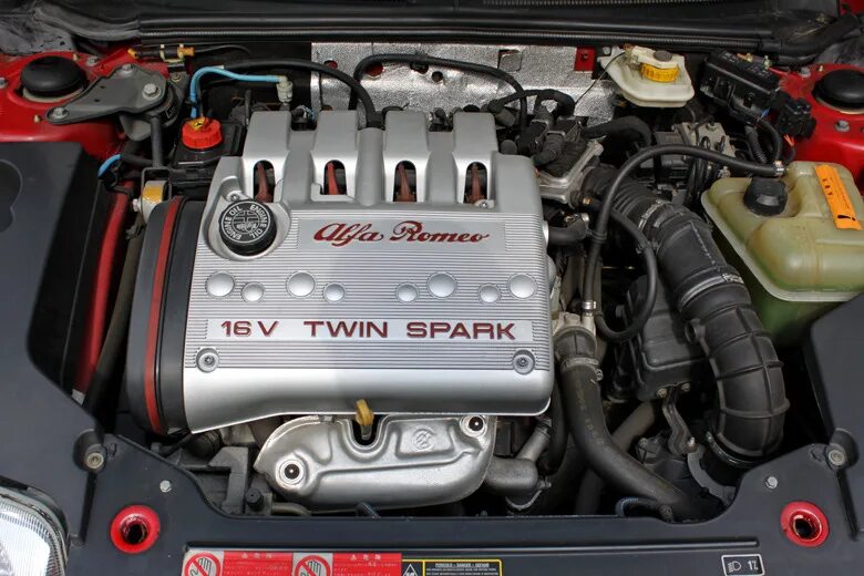 Альфа ромео твин спарк. Twin Spark 2.0. Двигатель Альфа Ромео 156 2.0 Твин Спарк. Alfa Romeo 164 2.0 Twin Spark. Альфа Ромео 156 Твин Спарк.