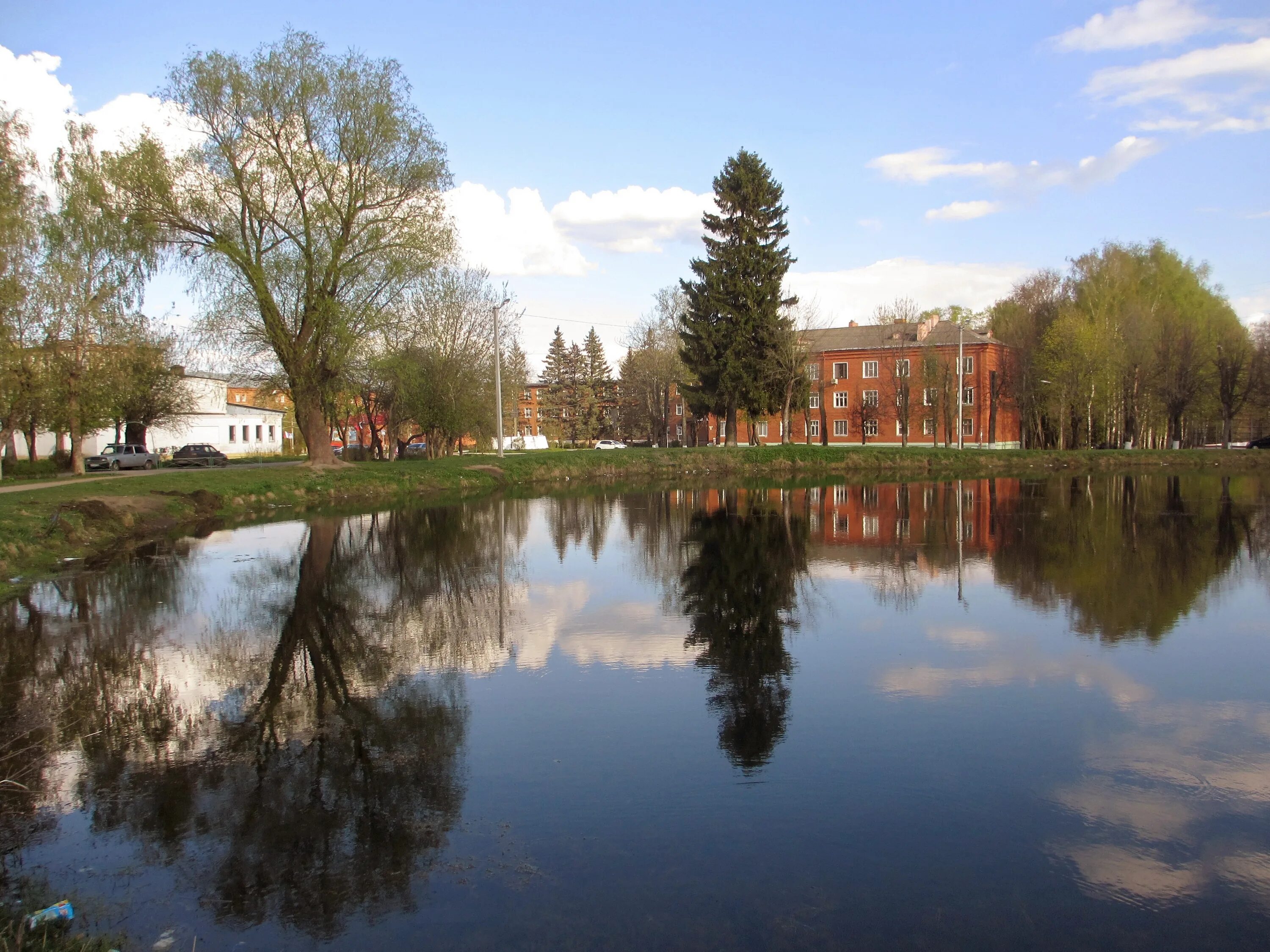 Высоковск пруд. Высоковск парк. Высоковск холодный пруд. Река вяз высоковск. Фото водоёмы холодные.