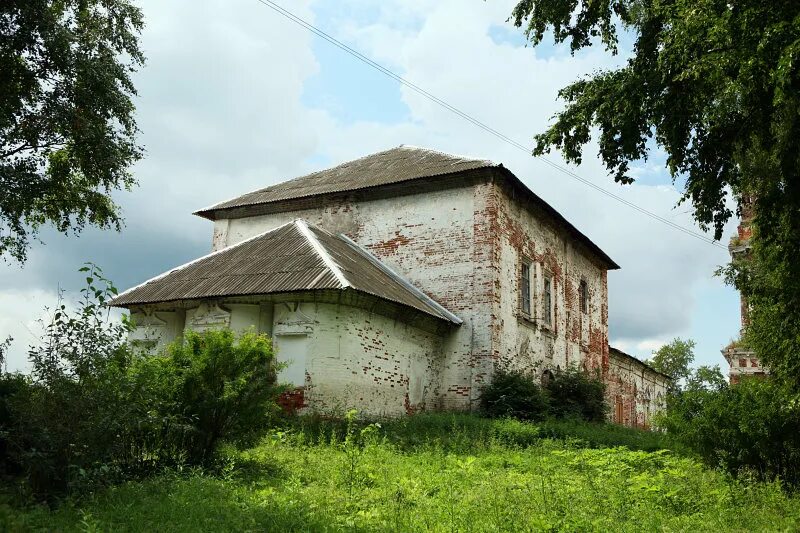 Казанская церковь село курба. Усадьбы голицыных климатино. Храм в курбе ярославская область. Деревня в смоленске разруха. Курба ярославская область церковь.