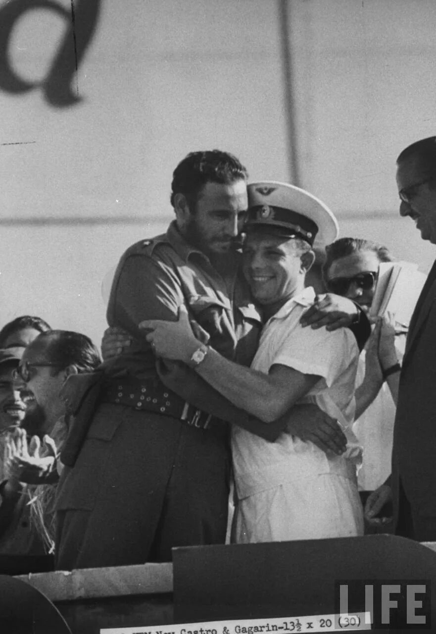 Куба Фиделя Кастро 1961. Гагарина обнимай