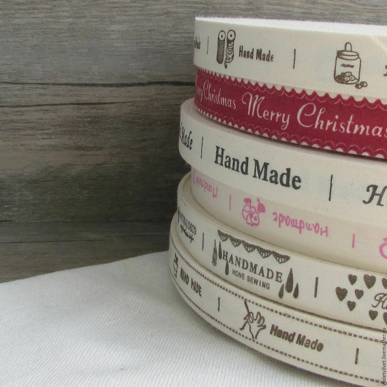 Лента логотип. Шелковые ленты. Ленты ручной работы. Ленты ручной работы. Хенд.