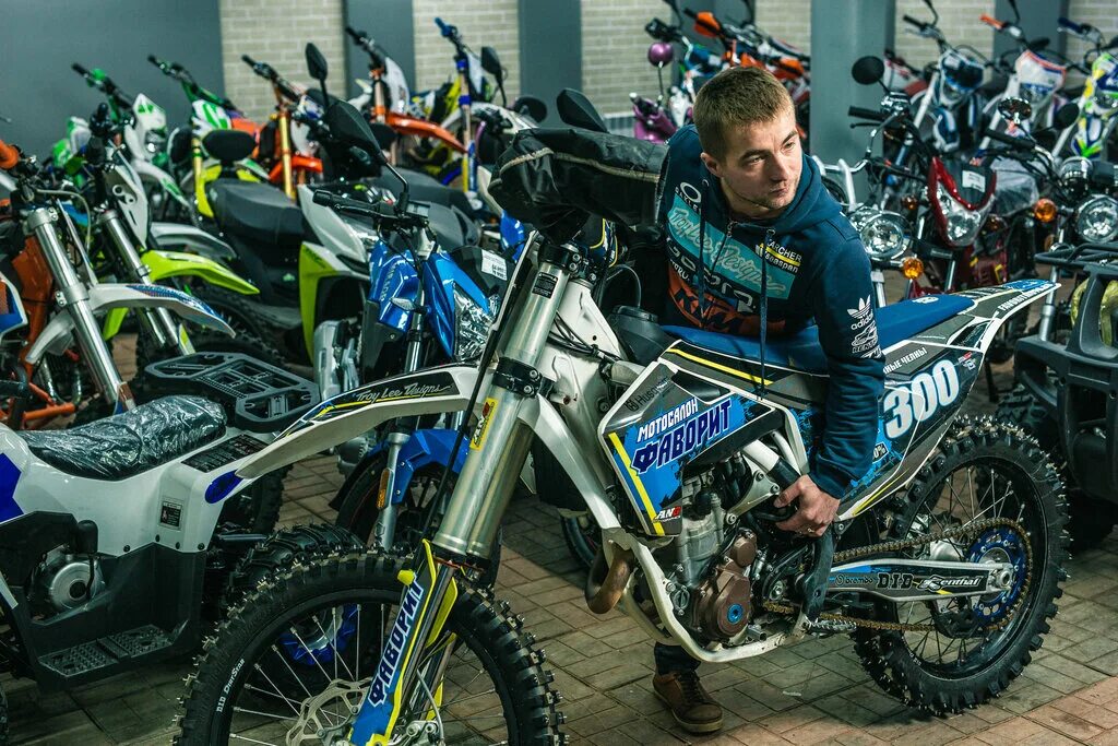 фаворит набережные челны каталог. мотосалон фаворит в набережных челнах. ооо фаворит строй москва. Favorit набережные челны. логотип ооо фаворит.