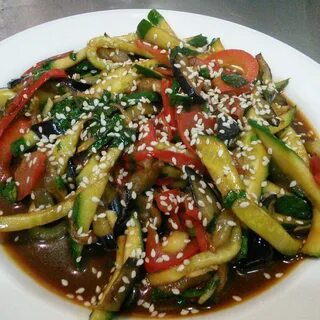 Салат с огурцом мясом соевый соус